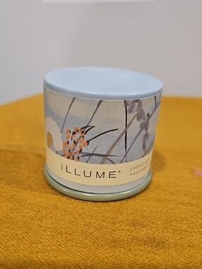 Illume Beautifully Done Essentials Fresh Sea Salt Demi Vanity Tin Scented Candle
